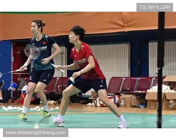 广州羽毛球队与上海羽毛球队赛后复盘分析比赛经验与战术策略探讨